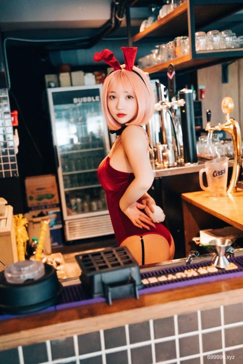  Ye Eun 손예은 - Tainted love bar